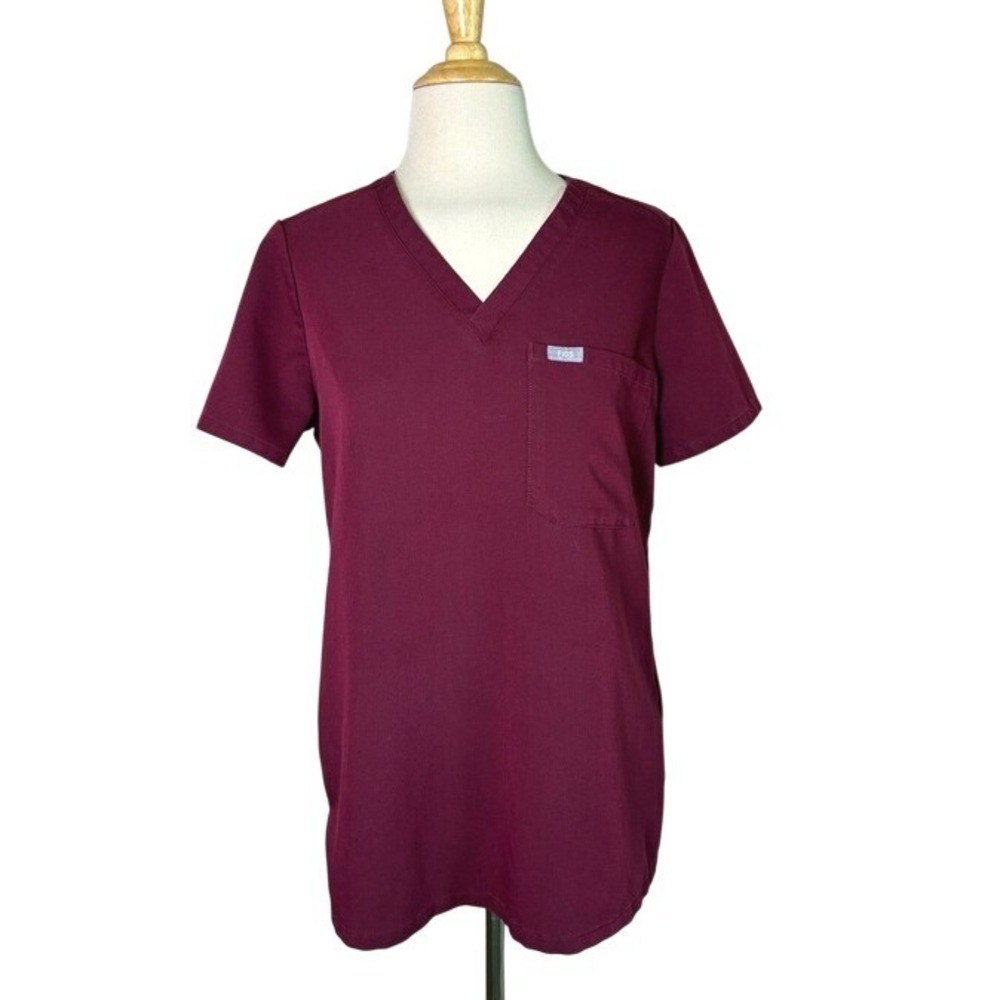 FIGS Technical‎ Collection Women's Small Burgundy Catarina One Pocket Scrub Top